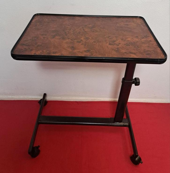 Bedtafel Opklapbare leestafel
Comforthulpmiddelen en Hoogte, Diversen, Verpleegmiddelen, Zo goed als nieuw, Ophalen