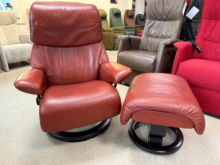 Stressless relax fauteuil met hocker, Huis en Inrichting, Fauteuils, Zo goed als nieuw, Leer, Verzenden
