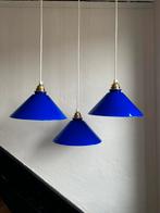 Vintage set 3 Franse blauwe driehoek hanglampjes glas glazen, Glas, Ophalen of Verzenden