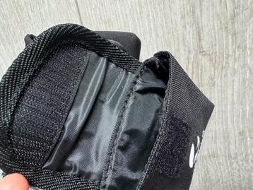 Intuvia display tas / tasje met witte Stella logo beschikbaar voor biedingen