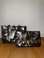 GUESS Tas Camouflage Print + Extra Tasje, Sieraden, Tassen en Uiterlijk, Tassen | Damestassen, Ophalen, Zo goed als nieuw, Overige kleuren