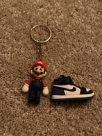 2 Leuke Sleutelhangers: Mario & Sneaker, Verzamelen, Sleutelhangers, Ophalen of Verzenden, Zo goed als nieuw, Knuffel of Figuurtje