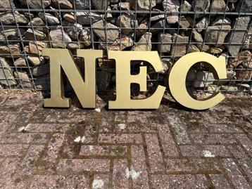 Metalen letters ‘NEC’ beschikbaar voor biedingen