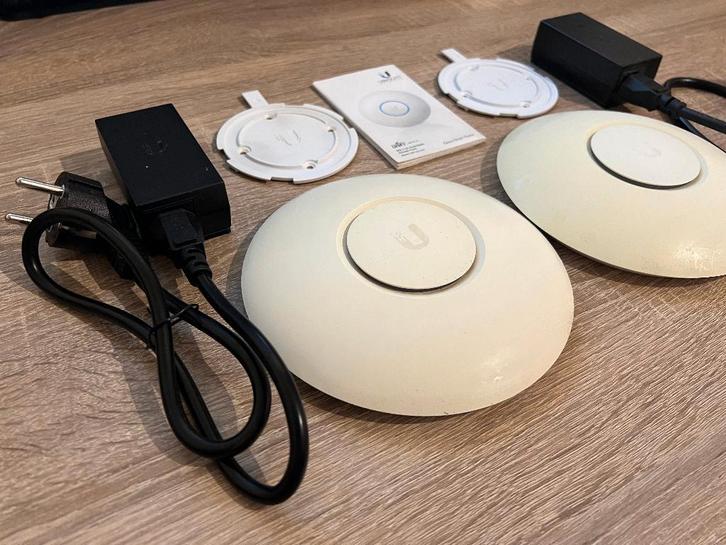 2 Ubiquiti UniFi UAP-AC-LITE – dual-band access points, Computers en Software, Accesspoints, Gebruikt, Ophalen