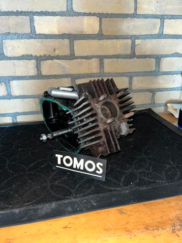 Tomos carters met krukas beschikbaar voor biedingen