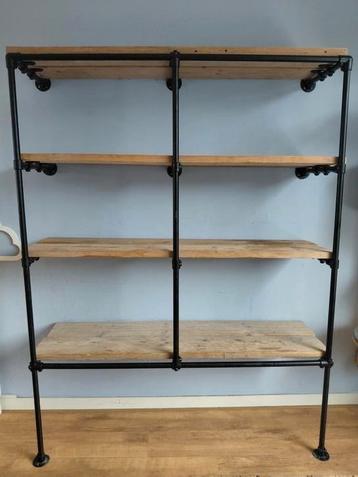 Te koop: steiger kast met zwarte pijpen  beschikbaar voor biedingen