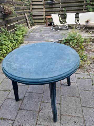 Plastic Tuin Tafel - Rond beschikbaar voor biedingen