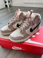 Nike dunk high fossil stone/black sail maat 36,5, Ophalen of Verzenden, Zo goed als nieuw, Nike dunk, Sneakers of Gympen