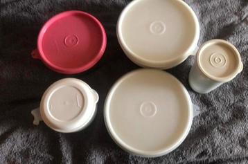 Tupperware schaaltjes kannetje en beker beschikbaar voor biedingen