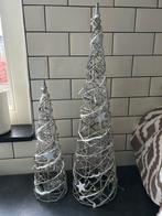 Kerstdecoratie 2 cilinderpyramides met verlichting (zilver), Diversen, Kerst, Ophalen of Verzenden, Zo goed als nieuw