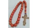 Antieke rozenkrans van grootte koraal kralen, messing kruis, Ophalen of Verzenden, Koper, Ketting, Met edelsteen