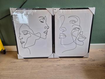 Twee zwart wit schilderijen met gezichten beschikbaar voor biedingen