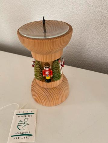 Kandelaar met kerstfiguren  uit  Erzgebirge van Dregeno beschikbaar voor biedingen