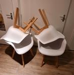 ASAP Dining Chair with Armrests white and wood legs, Huis en Inrichting, Stoelen, Ophalen of Verzenden, Zo goed als nieuw, Wit