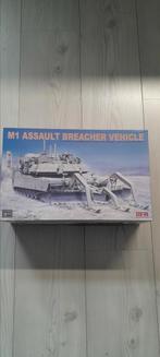 1/35 M1 ABV, Hobby en Vrije tijd, Modelbouw | Auto's en Voertuigen, Overige merken, Tank, 1:32 tot 1:50, Nieuw
