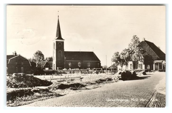 Uitwellingerga, (bij Sneek) Ned. Herv. Kerk, Verzamelen, Ansichtkaarten | Nederland, Gelopen, Friesland, 1940 tot 1960, Verzenden
