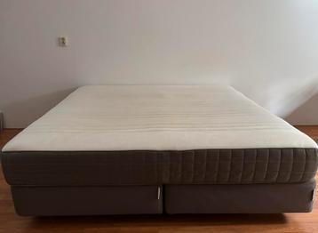 Gratis af te halen boxspring Ikea incl. matras beschikbaar voor biedingen