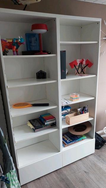 Boekenkast met lade onderaan