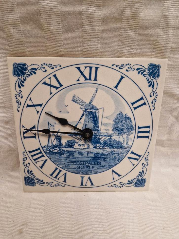 Delfts Blauwe Wandklok | Feestpaleis Goirle, Antiek en Kunst, Antiek | Klokken, Ophalen of Verzenden