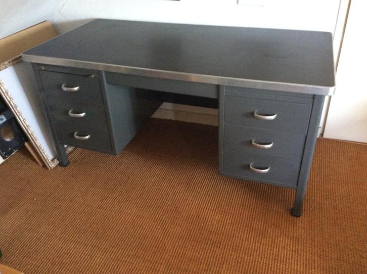 Gispen stalen bureau, Huis en Inrichting, Overige Huis en Inrichting, Gebruikt, Ophalen