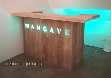 Super leuke bar van steigerhout met de letters MANCAVE! Ook  beschikbaar voor biedingen