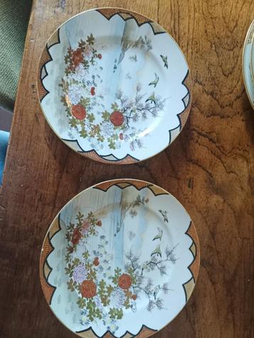 2 Chinese bordjes antiek  18 cm beschikbaar voor biedingen