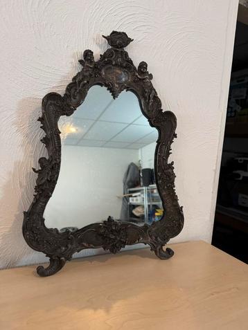 Antieke Spiegel met Ornamenten beschikbaar voor biedingen