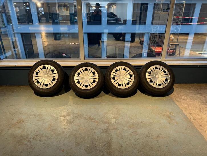 Audi Q3 originele wieldoppen met velg 215/65 R17 winterbande, Auto-onderdelen, Banden en Velgen, Banden en Velgen, Zomerbanden