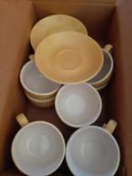 Geel met wit koffieserviesje, 10 stuks., Ophalen of Verzenden, Zo goed als nieuw, Overige stijlen, Kop(pen) en/of Schotel(s)