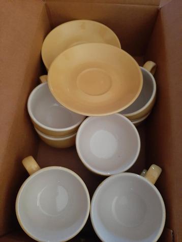 Geel met wit koffieserviesje, 10 stuks. beschikbaar voor biedingen