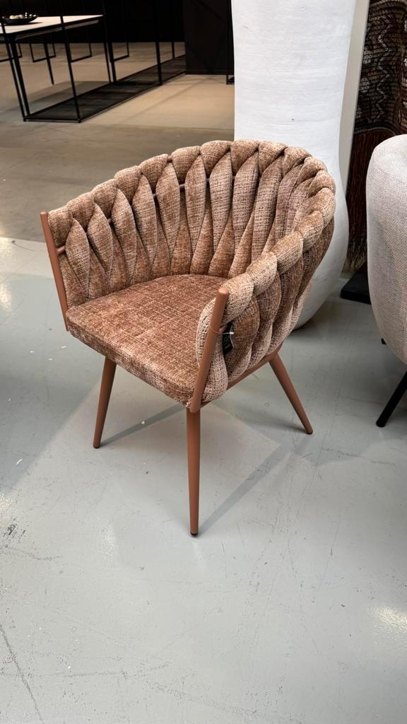 Wave Chair Caramel – Warme luxe met een uniek design!, Huis en Inrichting, Stoelen, Nieuw, Vijf, Zes of meer stoelen, Ophalen of Verzenden