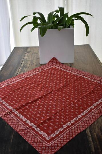 Vintage retro bloemetjes tafelkleed rood wit jaren 80 kerst beschikbaar voor biedingen