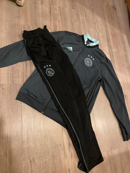 Ajax Trainingspak Medium Neres Ziyech, Kleding | Heren, Sportkleding, Zo goed als nieuw, Voetbal, Rood, Ophalen of Verzenden