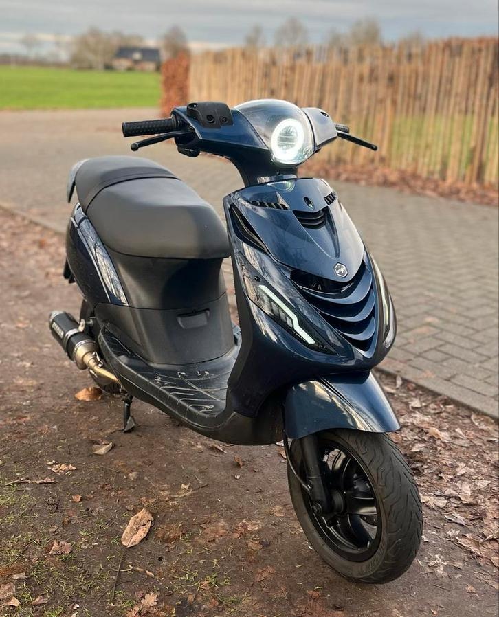 Piaggio Zip 4T 50cc Malossi 2017 Nieuwstaat Full Option, Fietsen en Brommers, Scooters | Piaggio, Zo goed als nieuw, Zip, Maximaal 45 km/u