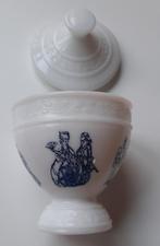 Bonbonnière melkglas opaline. Rococo stijl. Blauw wit., Ophalen of Verzenden