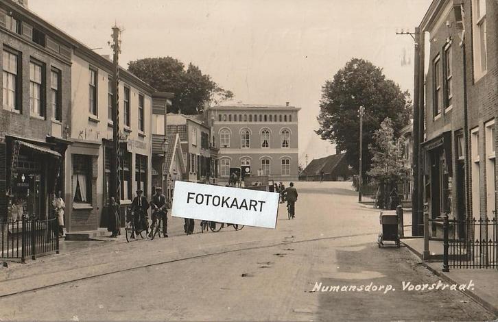 Fotokaart Numansdorp - Voorstraat - volk - spoorlijn - 1936, Verzamelen, Ansichtkaarten | Nederland, Gelopen, Zuid-Holland, 1920 tot 1940