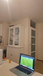 Witte buffetkast met glazen deuren, Huis en Inrichting, Kasten | Vitrinekasten, Ophalen, 100 tot 150 cm, Glas, Landelijk