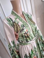 champagne kleurige jurk met print, Kleding | Dames, Jurken, Verzenden, Zo goed als nieuw, Maat 38/40 (M), Boven de knie