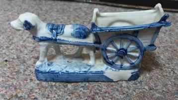 Oud Delfts blauw beeldje hondenkar beschikbaar voor biedingen