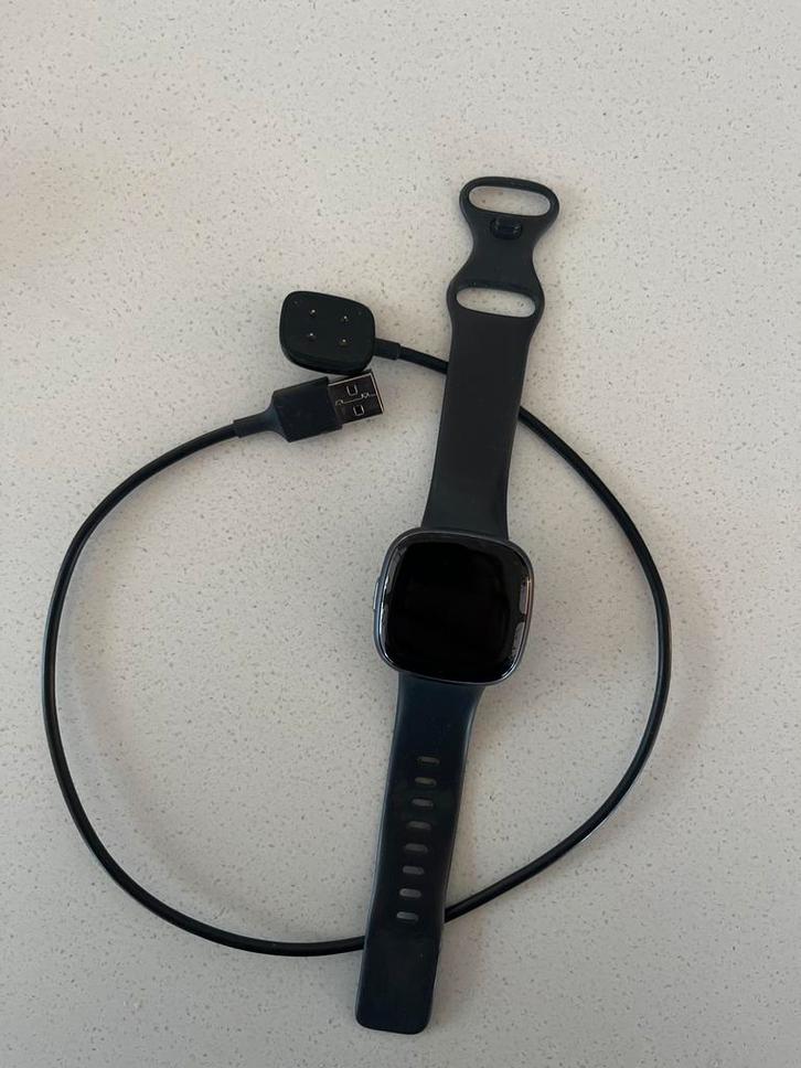 Fitbit Sense 2, Sieraden, Tassen en Uiterlijk, Smartwatches, Gebruikt, Zwart, Afstand, Waterdicht, Ophalen of Verzenden