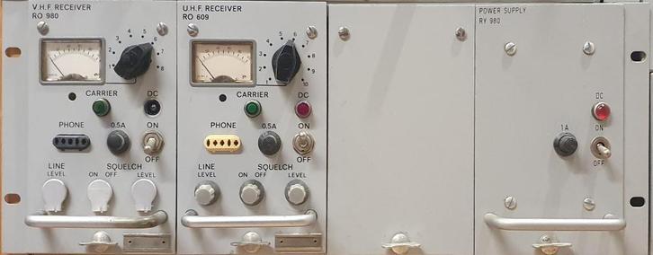 Philips VHF ontvanger RO980 en UHF ontvanger RO609 in frame, Telecommunicatie, Zenders en Ontvangers, Ontvanger, Ophalen