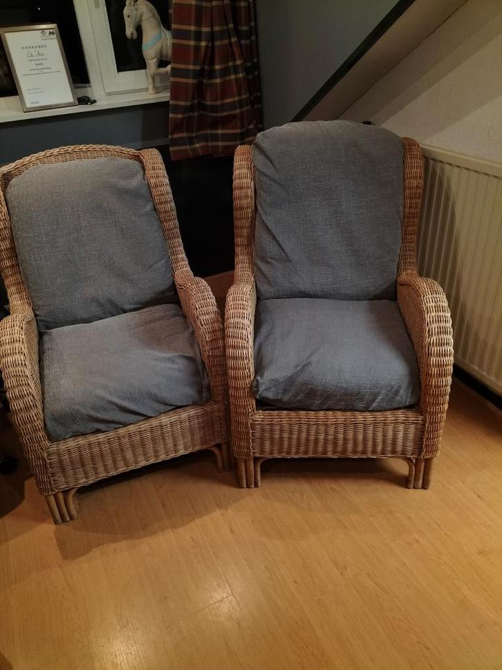 Twee rotan stoelen met kussens, Huis en Inrichting, Fauteuils, Gebruikt, Riet of Rotan, 50 tot 75 cm, 75 tot 100 cm, Ophalen