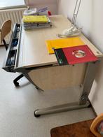 Bureau met  aparte bijbehorende ladekast. Merk is .Moll, Huis en Inrichting, Bureaus, Ophalen, In hoogte verstelbaar