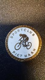 Oud speldje Sportclub Piet Haan, Verzamelen, Speldjes, Pins en Buttons, Ophalen of Verzenden, Gebruikt, Sport, Speldje of Pin