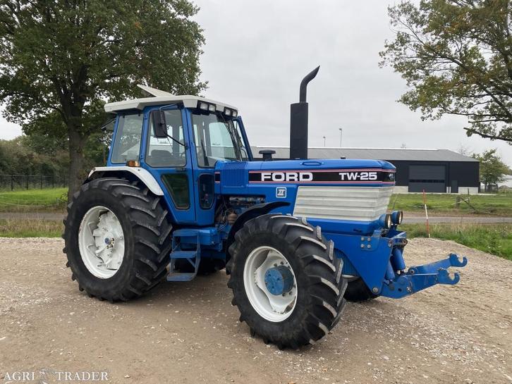 Nette Ford tw 25, Zakelijke goederen, Agrarisch | Tractoren, meer dan 10000, Ford, 120 tot 160 Pk, Gebruikt, Ophalen