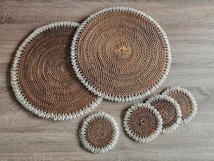 Rotan placemats en onderzetters met kauri schelpen, Huis en Inrichting, Woonaccessoires | Onderzetters, Nieuw, Overig, Ophalen of Verzenden