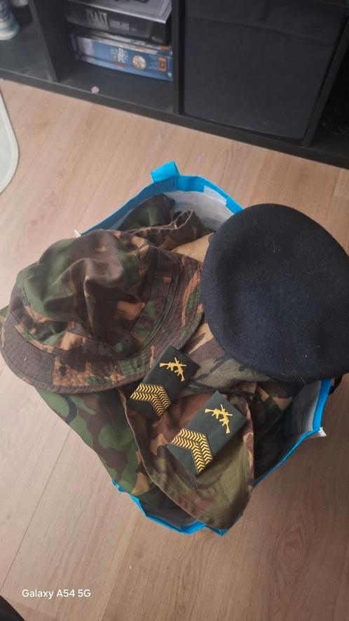 Tas vol Leger spul (voornamelijk kleding), Verzamelen, Militaria | Algemeen, Landmacht, Overige typen, Nederland, Ophalen of Verzenden
