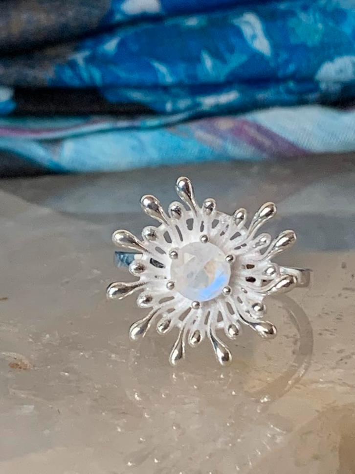 Maansteen regenboog bloem beschermt intuïtie liefde geluk, Sieraden, Tassen en Uiterlijk, Ringen, Nieuw, Dame of Heer, 17 tot 18