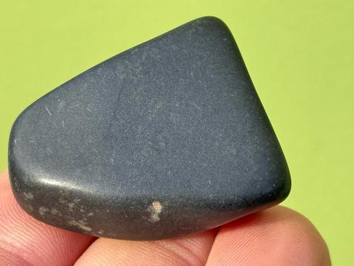Zwarte Azeztuliet mineralen B1, Verzamelen, Mineralen en Fossielen, Mineraal, Ophalen of Verzenden