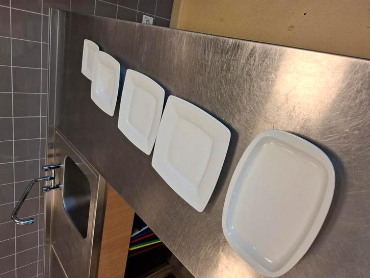 Intermezzo bari servies, Huis en Inrichting, Overige Huis en Inrichting, Zo goed als nieuw, Ophalen